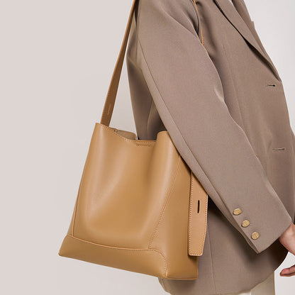 Big Bag Bag Women&#039;s Spring And Summer 2024 New Women&#039;s Bag Crossbody Bag All-match Genuine Leather Shoulder Large Capacity Commuting Bucket Bag